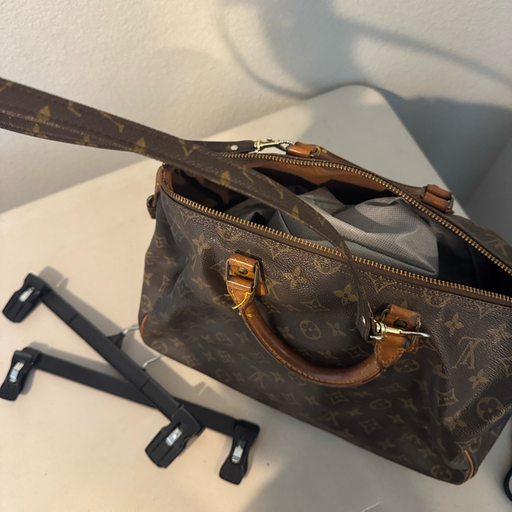 Louis Vuitton Speedy 35 with Crossbody Strap Monogram Satchel - Picture 3 of 17